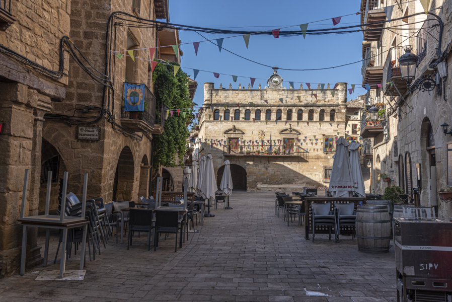 Teruel - La Fresneda 03 - plaza Mayor.jpg